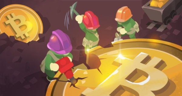 Крупный майнер продал биткоины на $300 млн